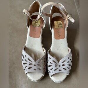 Kanna Cream Wedges